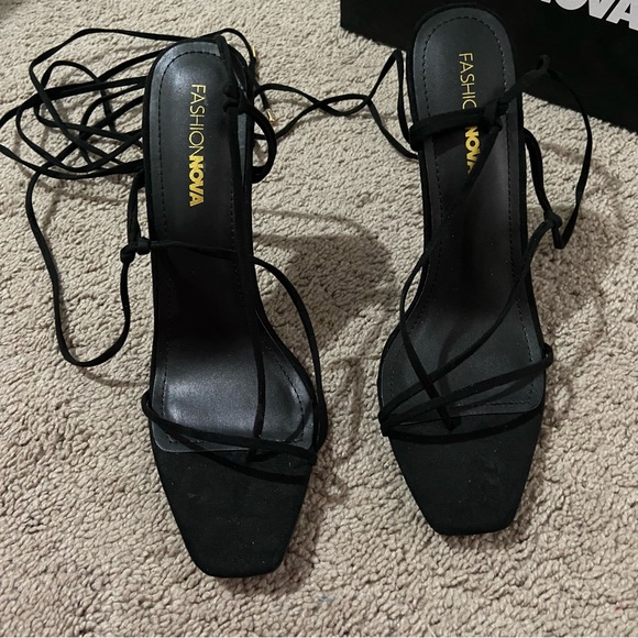 Fashion Nova Black Strappy Lace up Heels Size 10 - Picture 2 of 8